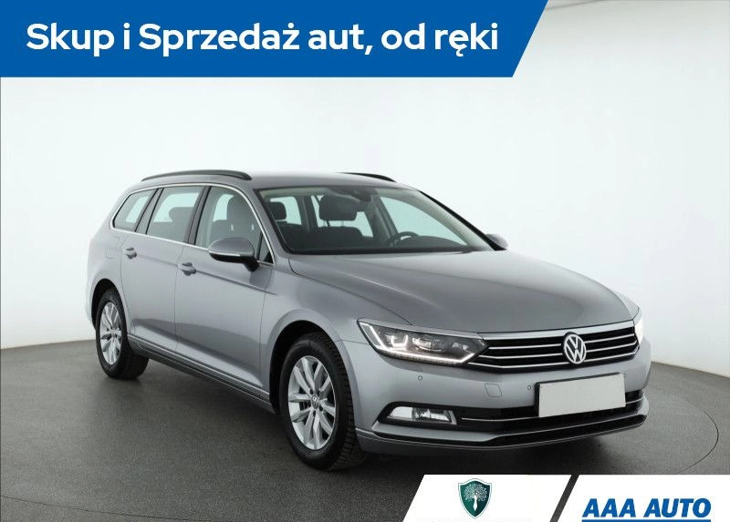 Volkswagen Passat cena 69000 przebieg: 141876, rok produkcji 2018 z Skępe małe 232